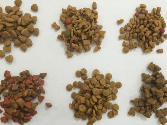 Équipement de fabrication d'aliments pour chiens à double vis de grande puissance Ajustez la vitesse